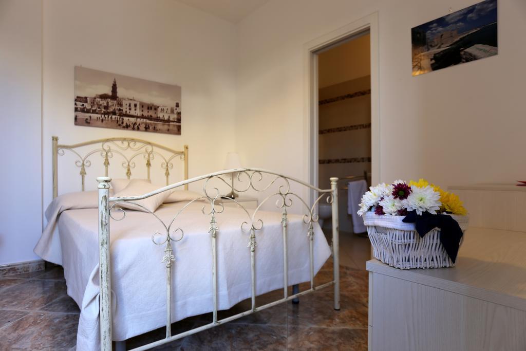 Io Resto Qui Bed and Breakfast Monopoli Habitación foto