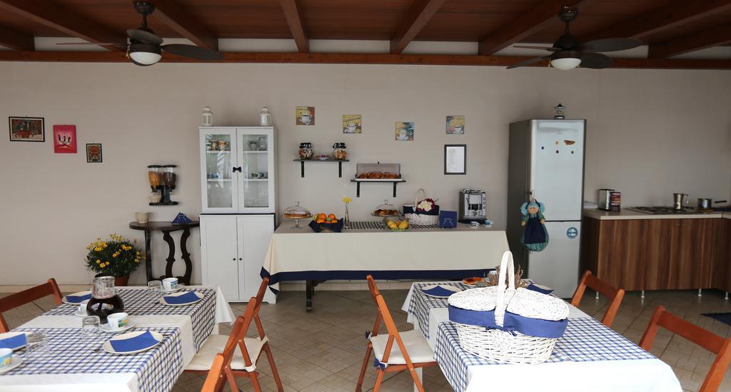Io Resto Qui Bed and Breakfast Monopoli Habitación foto