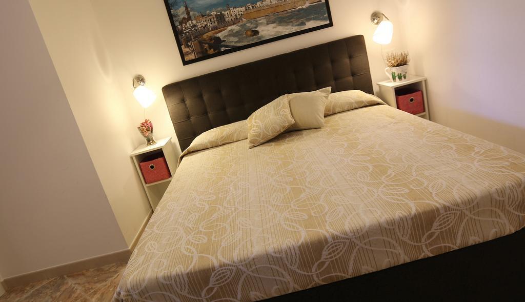 Io Resto Qui Bed and Breakfast Monopoli Habitación foto