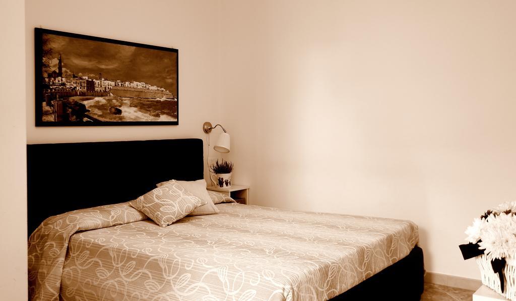 Io Resto Qui Bed and Breakfast Monopoli Habitación foto